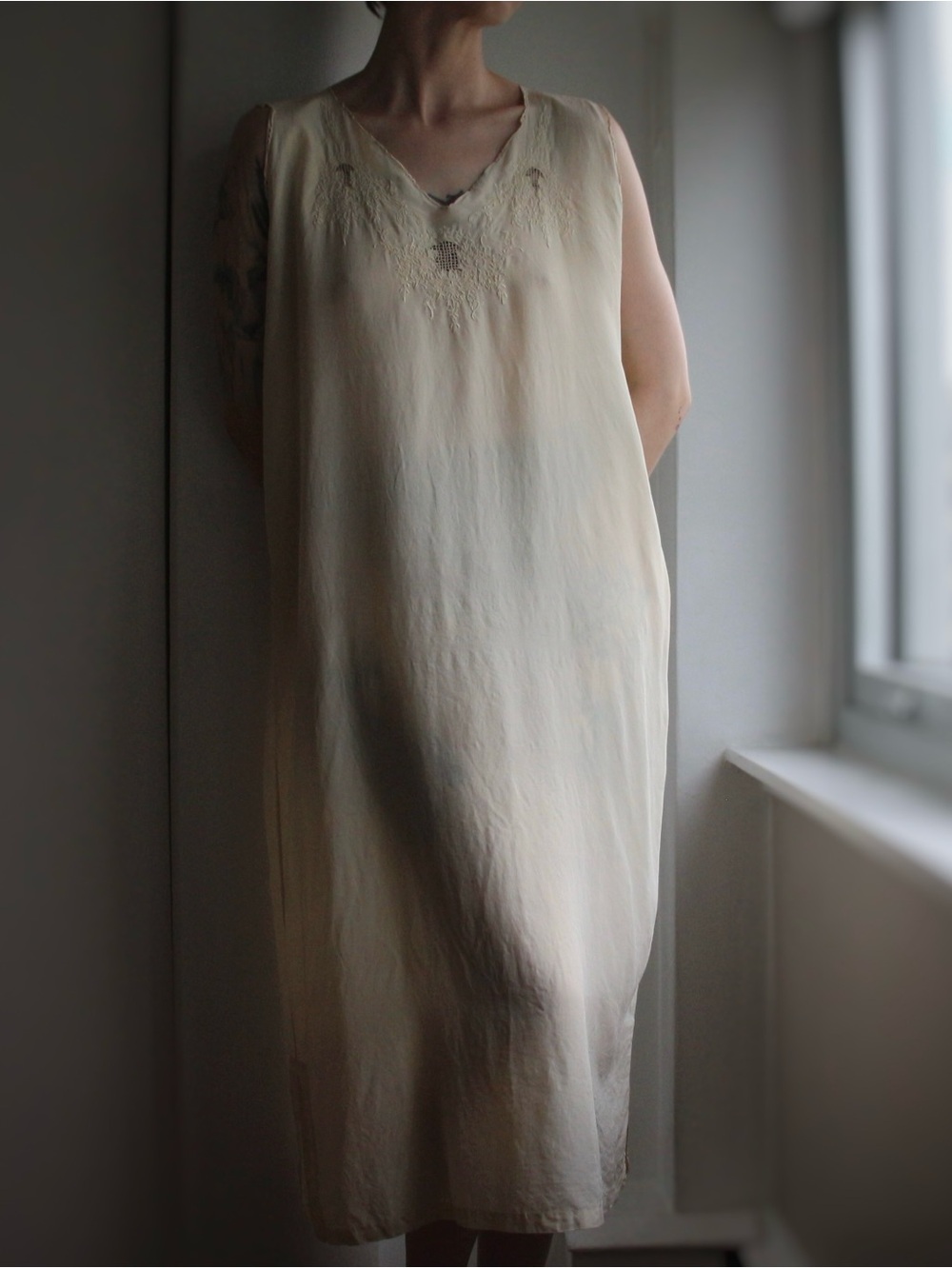 1920's Silk Net Basket & Floral Embroidered Slip Dress - Picture 3 of 8